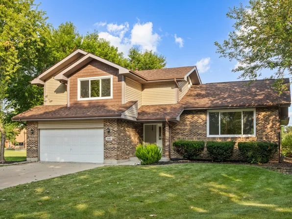 615 Chester Ct E, Aurora, IL 60504