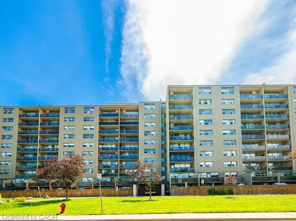 15 Nicklaus Dr #512, Hamilton, ON L8K 5J5