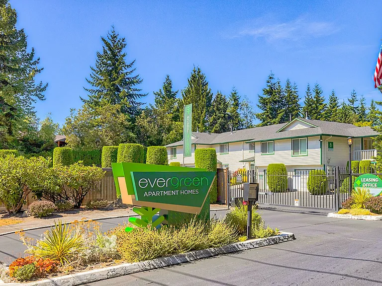 Evergreen Apartments — Photo 1