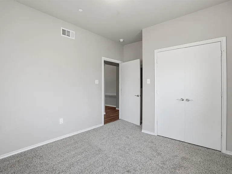 514 E Hazelwood St #B — Photo 12