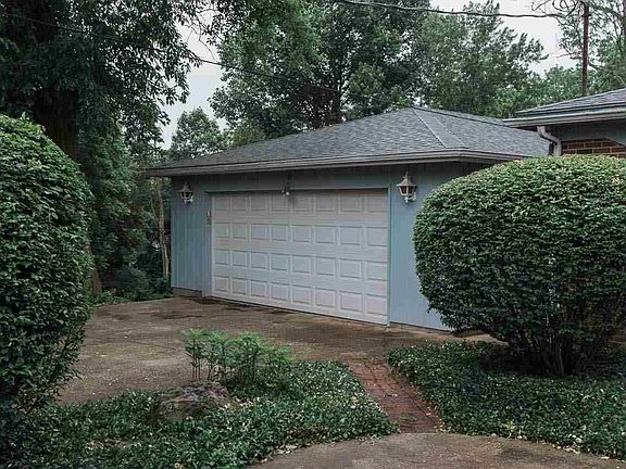 4th image of 1674 E Moffett Ln