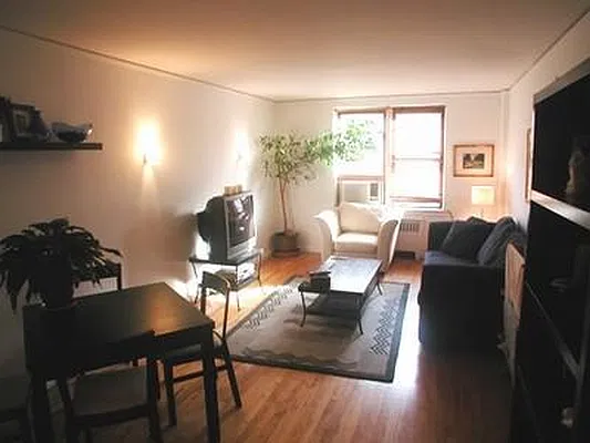 Rented by Bank Neary | media 7