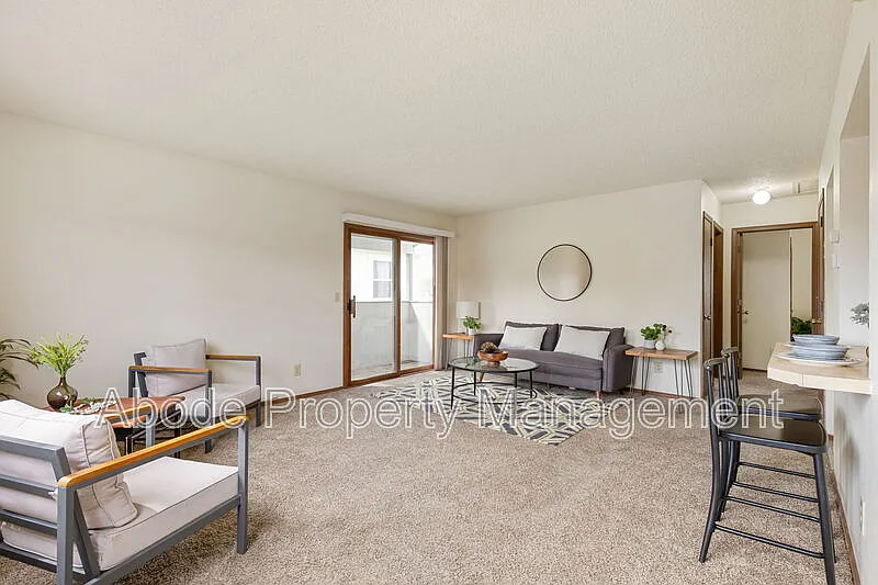 2 bed, 1.0 bath, 889 sqft, $1,550 — Photo 1