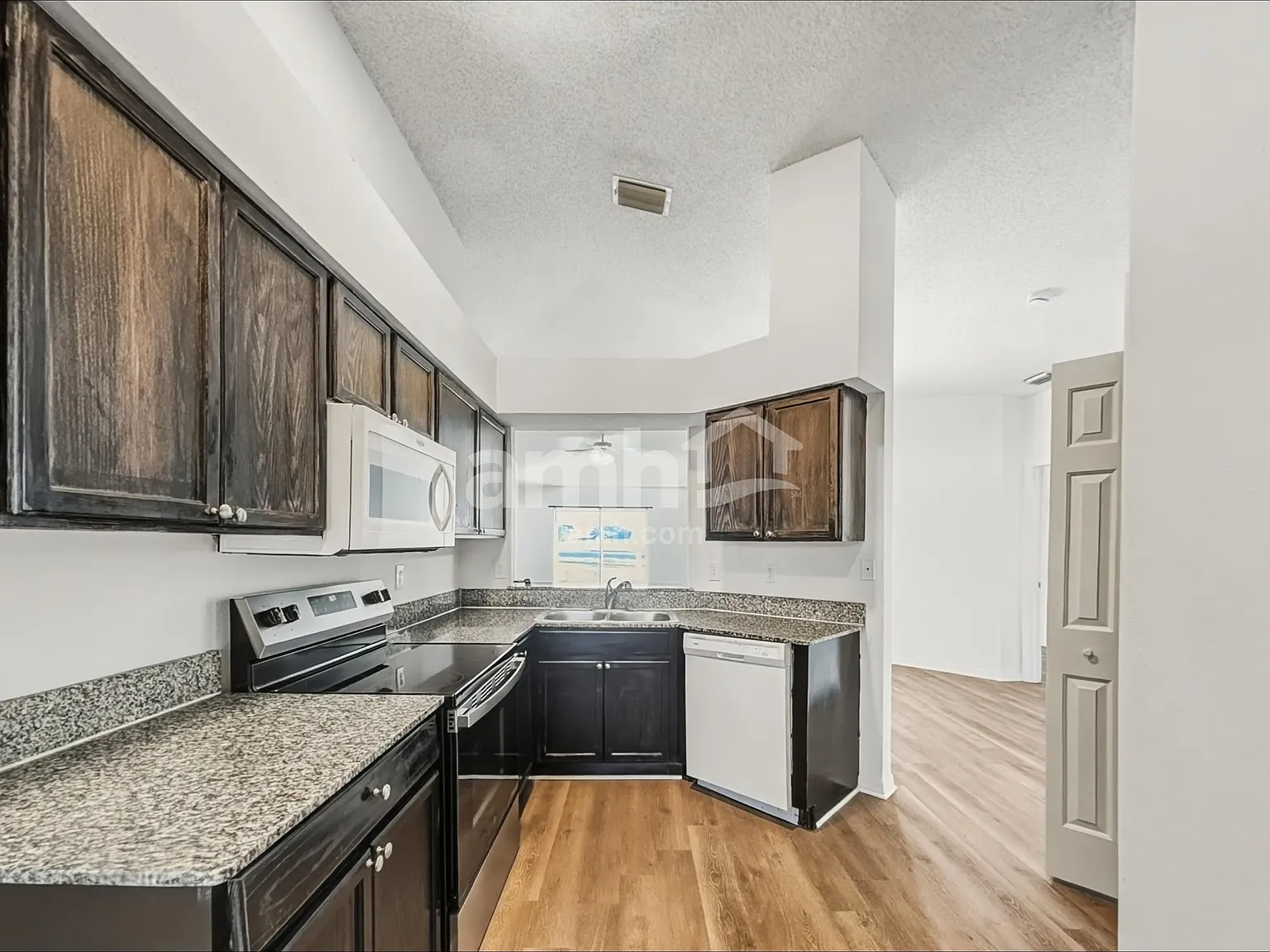 4 bed, 2.0 bath, 1507 sqft, $1,985 — Photo 3