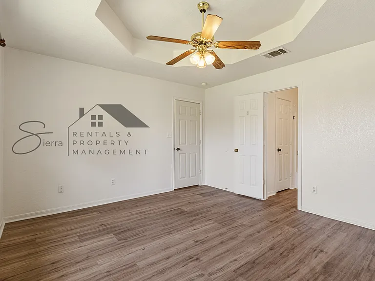 2304 Sandstone Dr — Photo 8