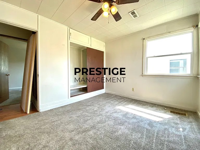 1229 W 44th Pl — Photo 6