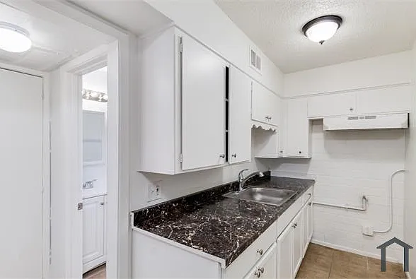 3319 N 32nd St #9 — Photo 10