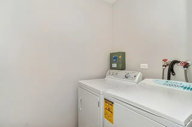 608 Inverrary Ln #608 — Photo 14