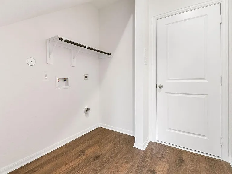 403 Magnolia St — Photo 13