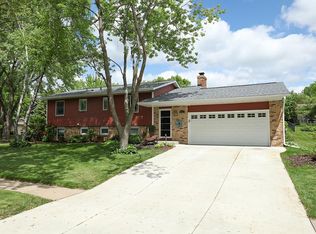 6721 134th St W, Apple Valley, MN 55124