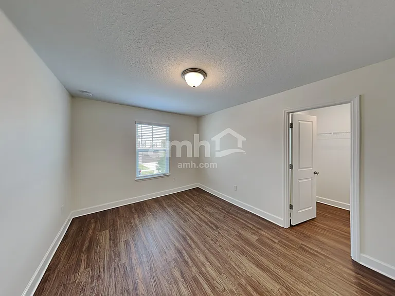 1018 Walden Pond Dr — Photo 25