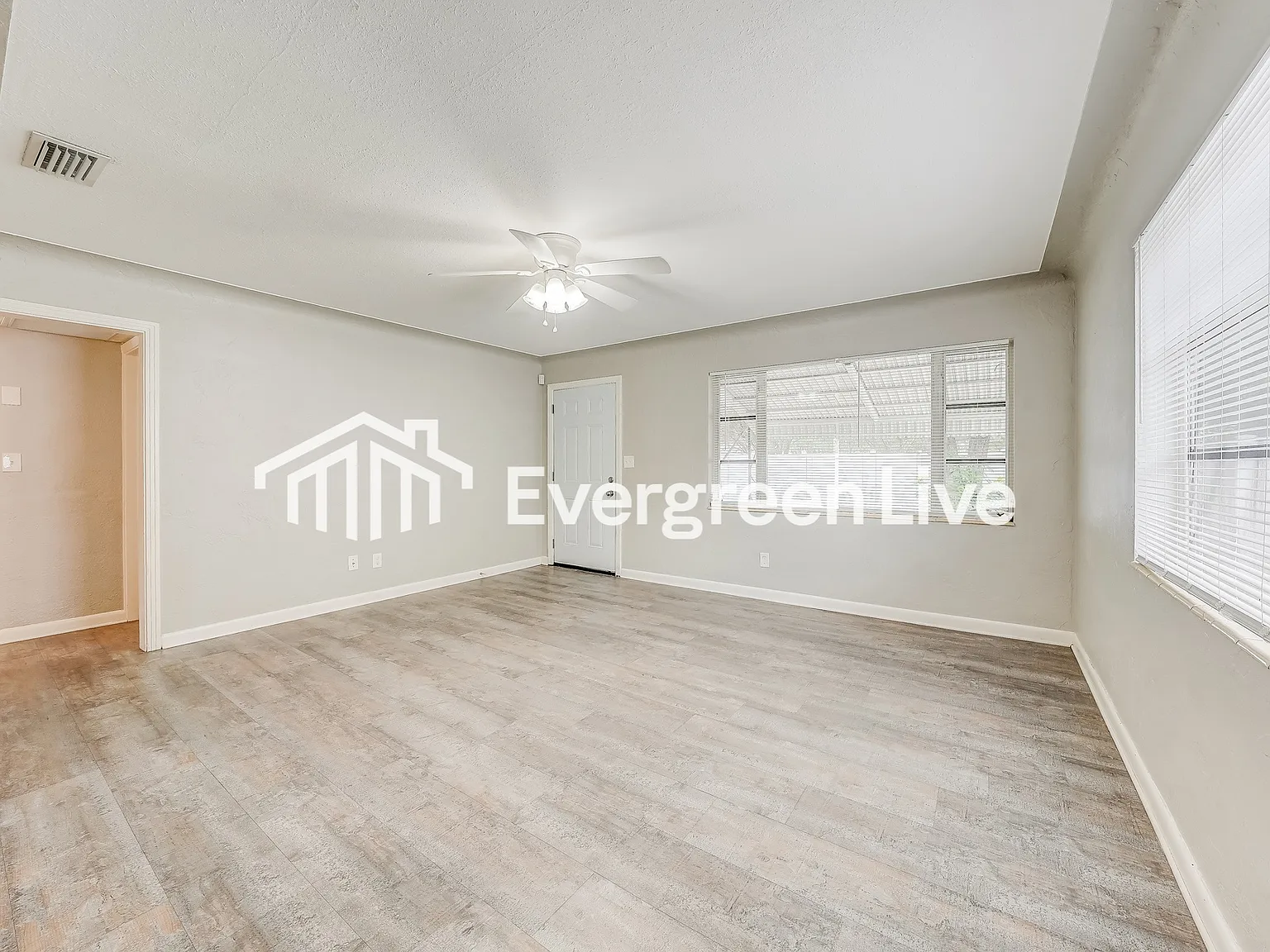 3 bed, 2.0 bath, 1137 sqft, $2,045 — Photo 3