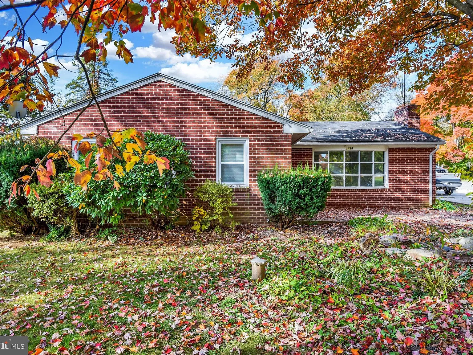 3 bed, 2748 sqft, $2,100 — Photo 1