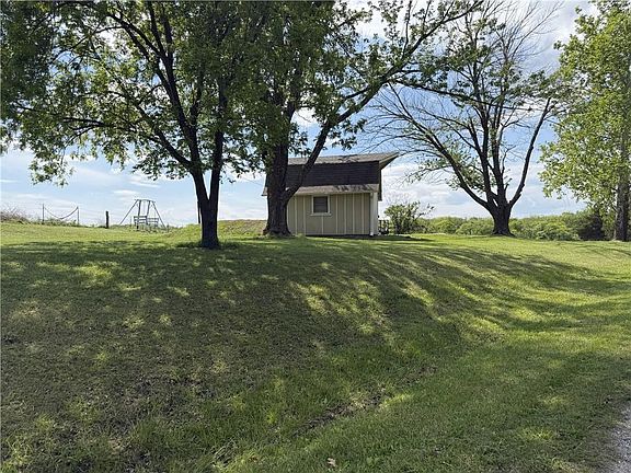 3rd image of 805 Lake Viking Ter