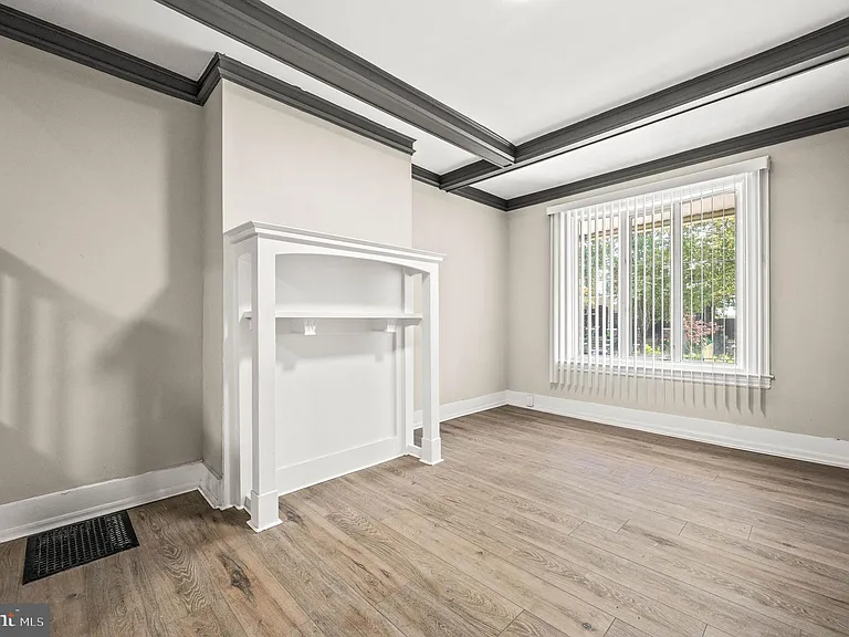 5011 Larchwood Ave — Photo 5