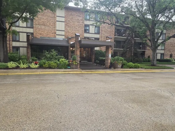 301 Lake Hinsdale Dr APT 108, Willowbrook, IL 60527