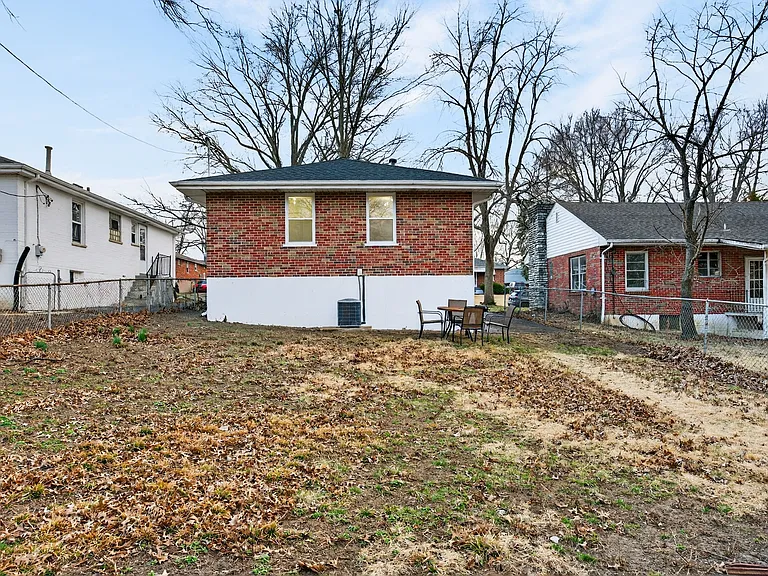 9011 Gedde Ave — Photo 28