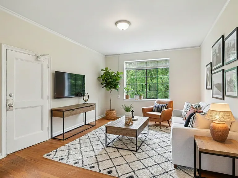 Cameron Court Apartments — Photo 6