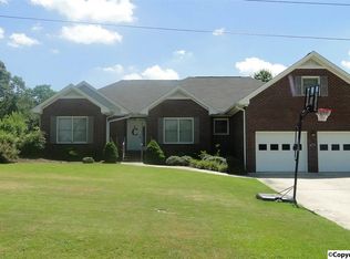 1154 Laverne Cir NW, Arab, AL 35016
