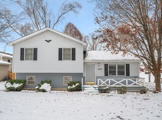 1226 Lakewood Dr, Somonauk, IL 60552