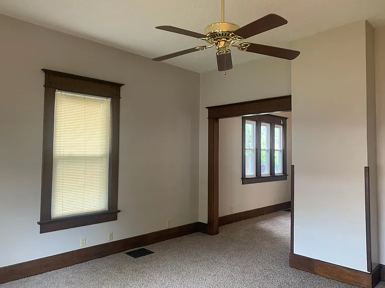 251 E Main St — Photo 6
