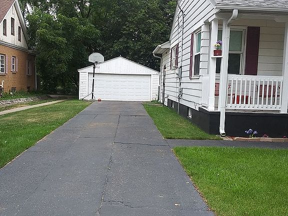 3rd image of 3412 Charles St