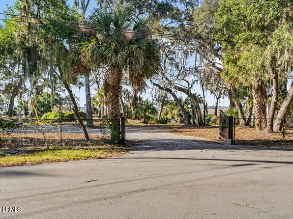 2001 Berkeley Cir, Port Royal, SC 29935