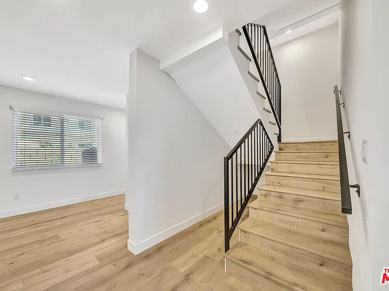 1584 W 37th St #3 — Photo 13