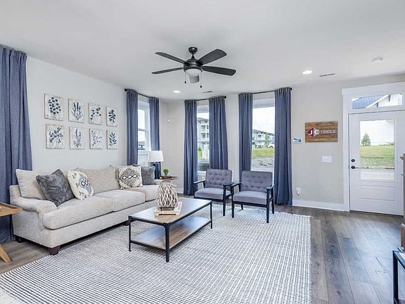 3rd image of 2085 Oakwood Ave Unit 13