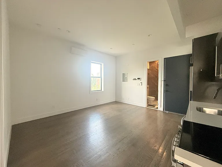 644 Lorimer St #3B — Photo 3