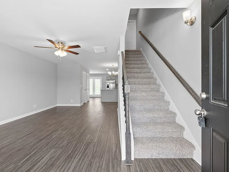 123 Davis Ridge Ln — Photo 2