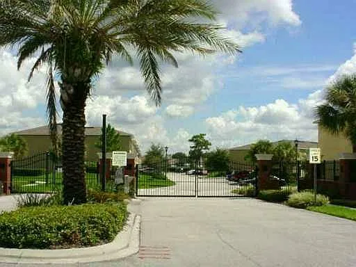 3 bed, 2.5 bath, 1874 sqft, $2,400 — Photo 3