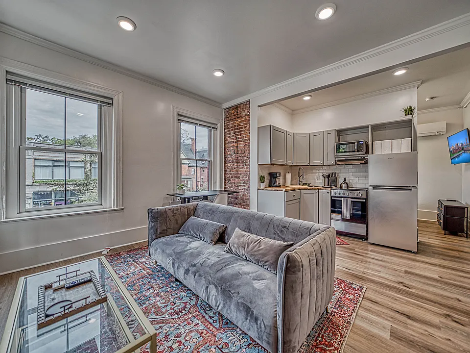 46 Allen St #3