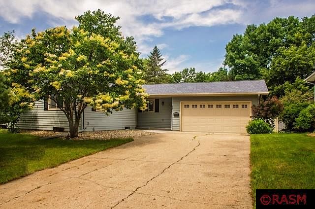1st image of 65 Oakwood Dr