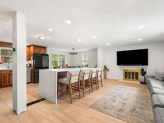 2nd image of 64 Spring View Dr