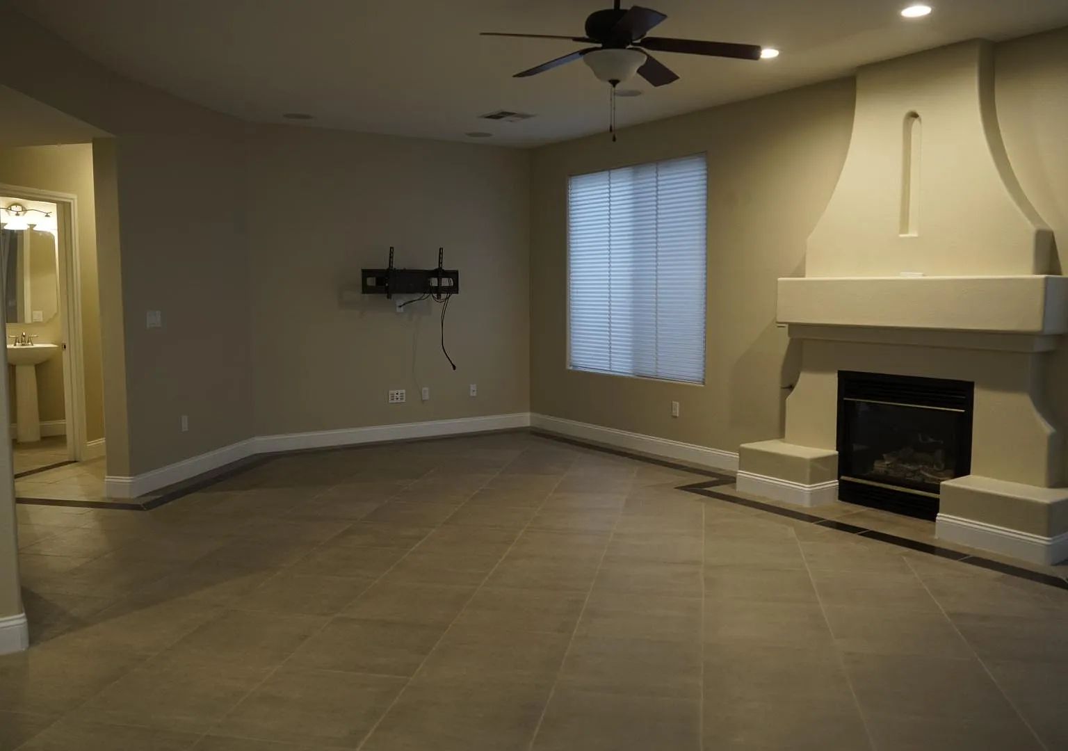 4 bed, 2.5 bath, 2952 sqft, $3,500 — Photo 4