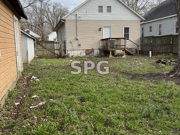1002 E 10th St — Photo 20