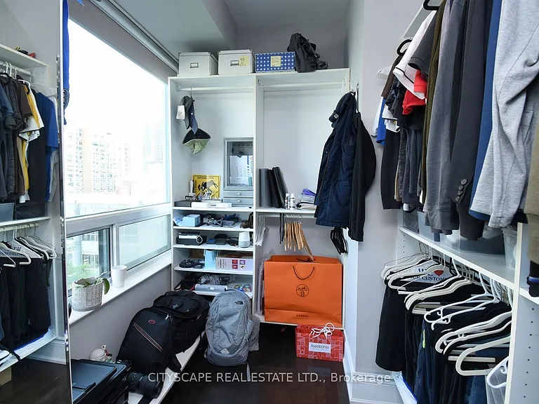 903 Bloor St W — Photo 25