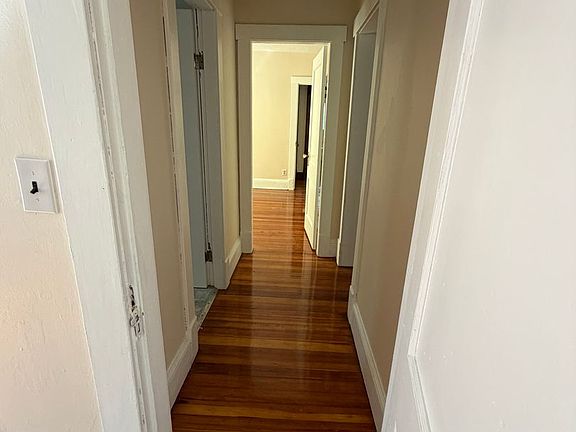 4th image of 105-107 Washington St #105