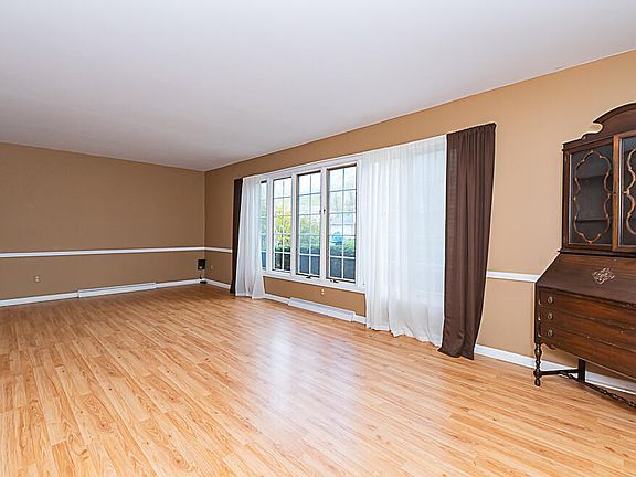 3rd image of 2707 Tattersall Rd