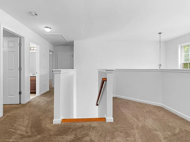 80 Castle Ct — Photo 6