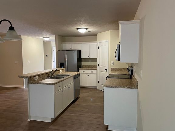 2nd image of 697 Fox Haven Dr