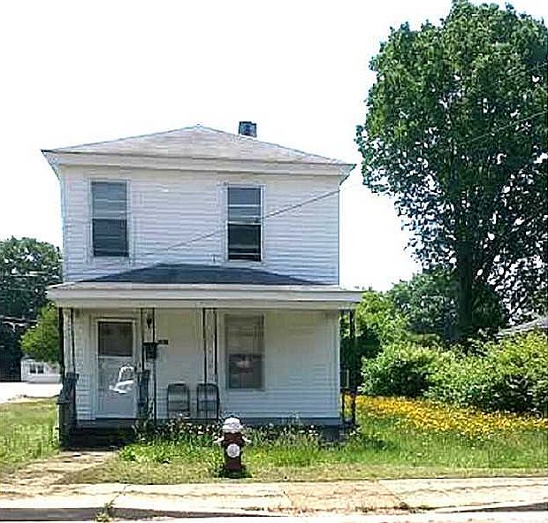 1st image of 876 Center Ave
