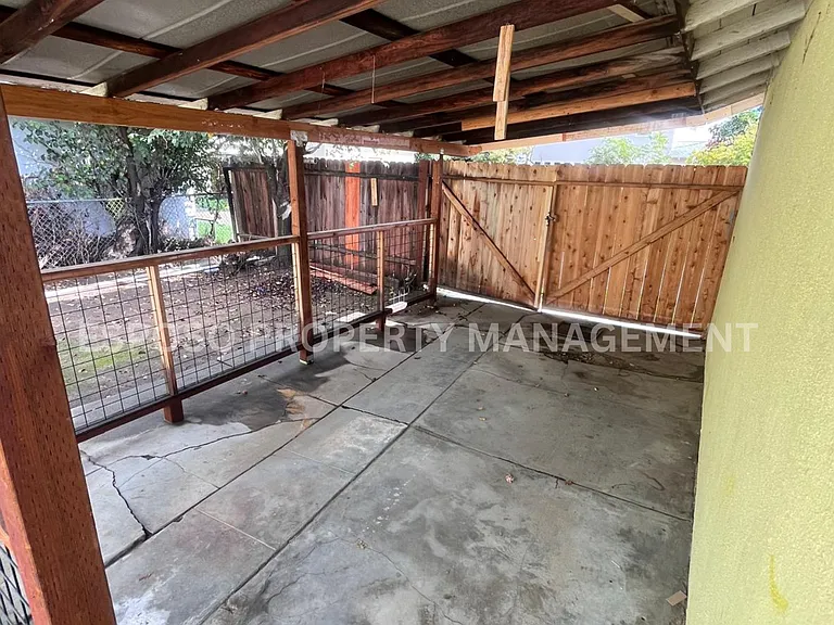 616 N Echo Ave — Photo 12