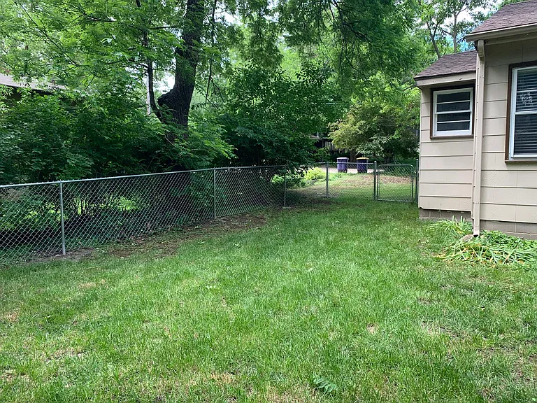 135 S Evergreen Ave — Photo 30