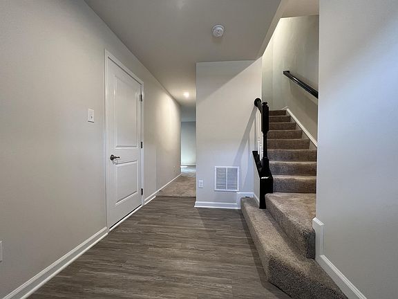 4th image of 225 Stonehurst Dr