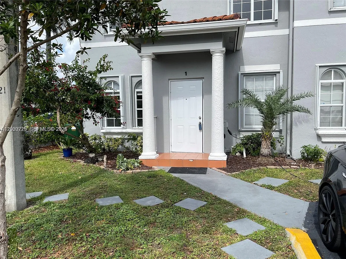 Building Photo - 5200 NW 109th Ave #1