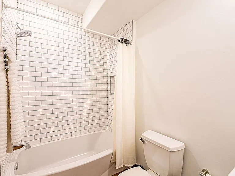 2137 Cross St — Photo 12