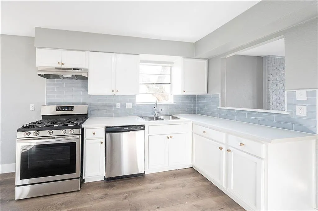 3 bed, 1.5 bath, 1905 sqft, $1,800 — Photo 3