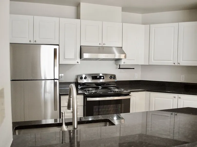 Bellevue Heights Apartments — Photo 16
